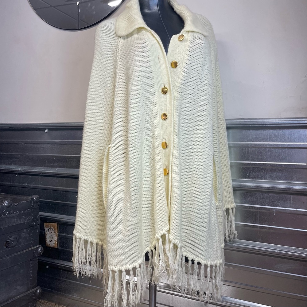 Vintage 1970s Cream Shawl Oversized Sweater Fringe Ivory Button Cardigan - Picture 3 of 12